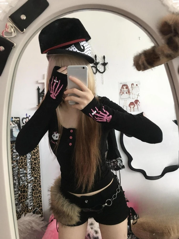 تي شيرت نسائي بطباعة كرتونية ب - مراجعة Vintage Fashion T Shirts وسعره